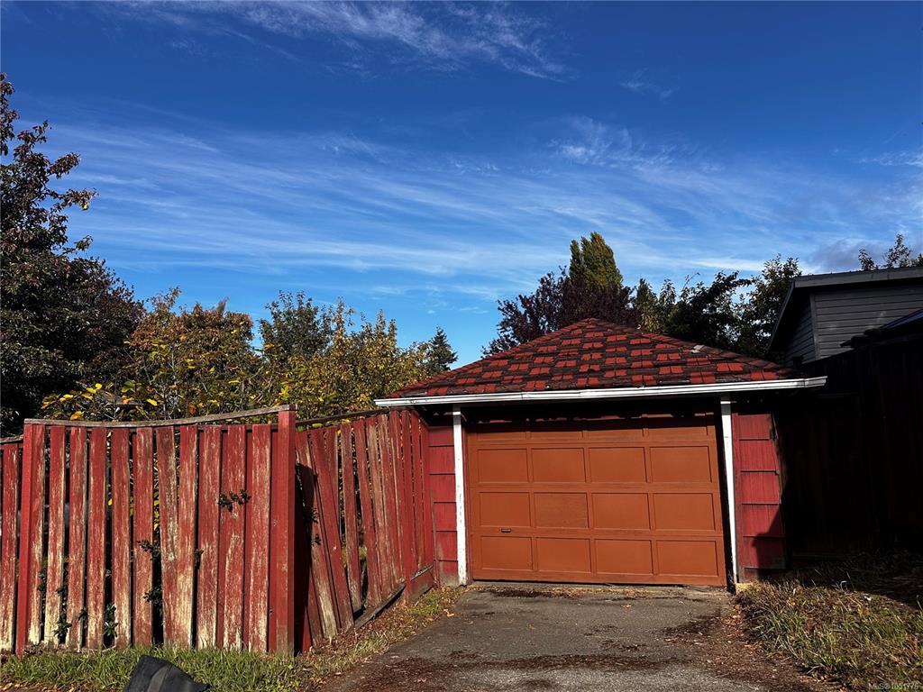 Third View of 3111 Rutledge St, Victoria, BC, V8X 1N3