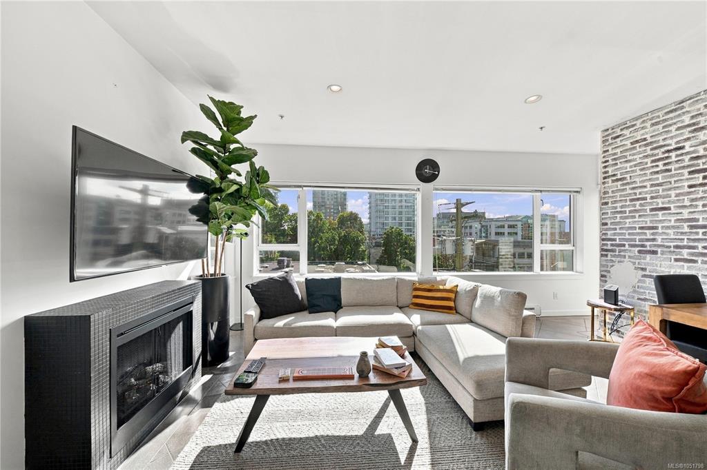 Fourth View of 848 Mason St, Victoria, BC, V8W 0A2