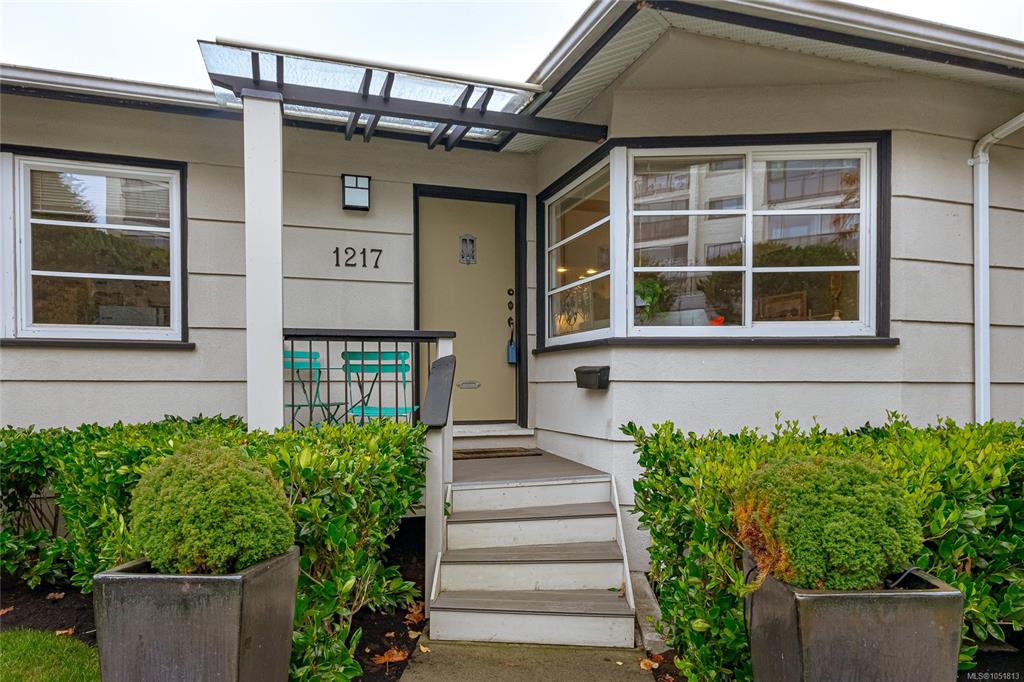 1217 Fairfield Rd, 1051813, BC,