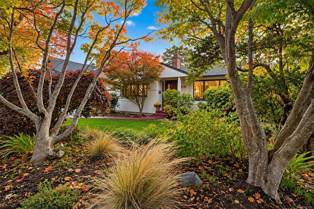 Third View of 1635 Fairfield Rd, Victoria, BC, V8S 1G4