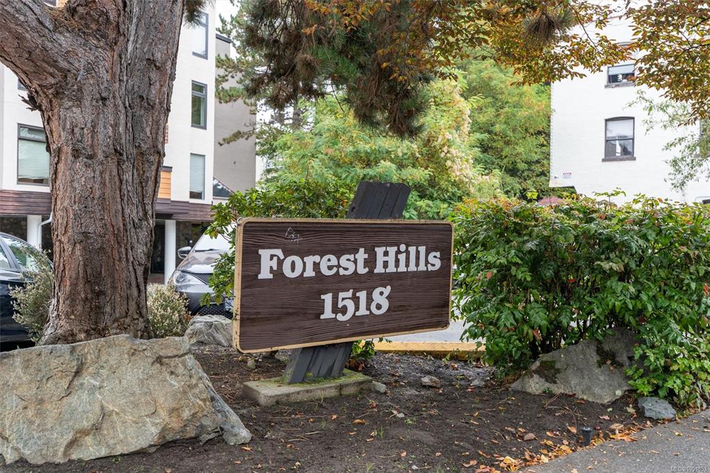 Third View of 1518 Pandora Ave, Forest Hills, Victoria, BC, V8R 1A8
