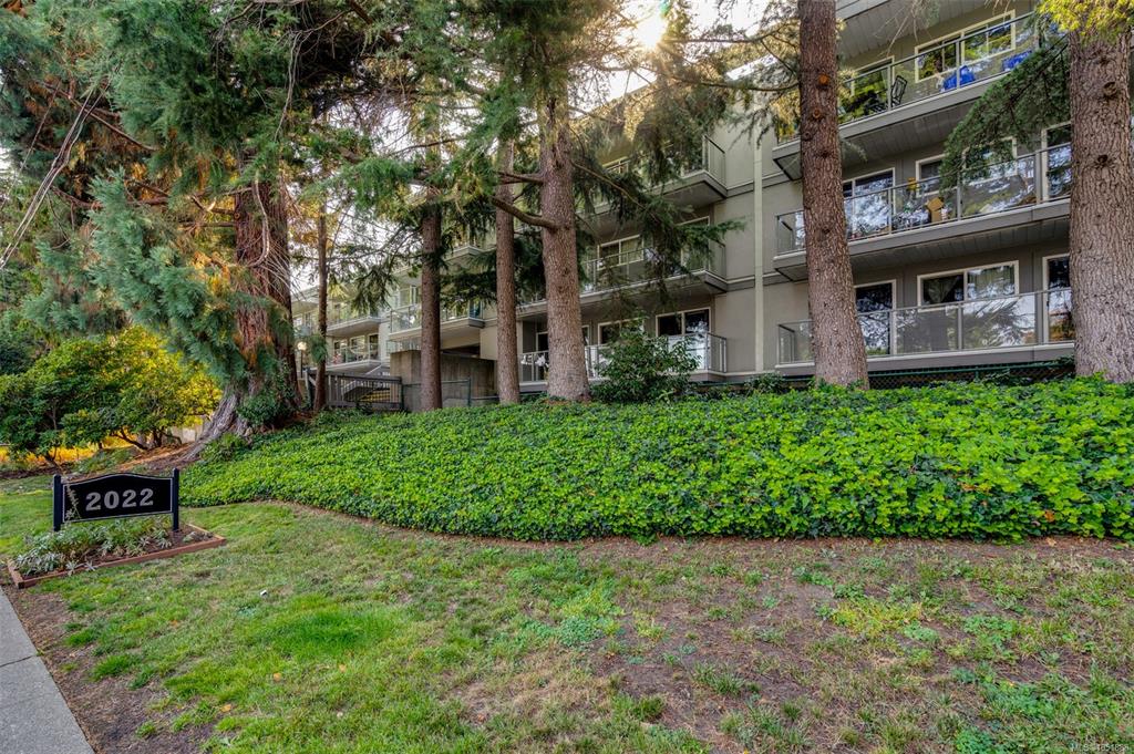 Third View of 2022 Foul Bay Rd, Woodbridge, Victoria, BC, V8R 5A9