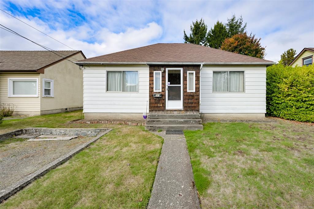 Main View of 948 Dunsmuir Rd, Esquimalt, BC, V9A 5C3