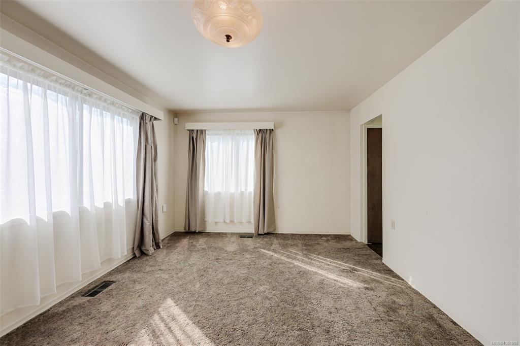 Third View of 948 Dunsmuir Rd, Esquimalt, BC, V9A 5C3