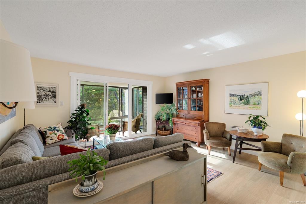 Main View of 1433 Faircliff Lane, Faircliff Manor, Victoria, BC, V8S 3J6