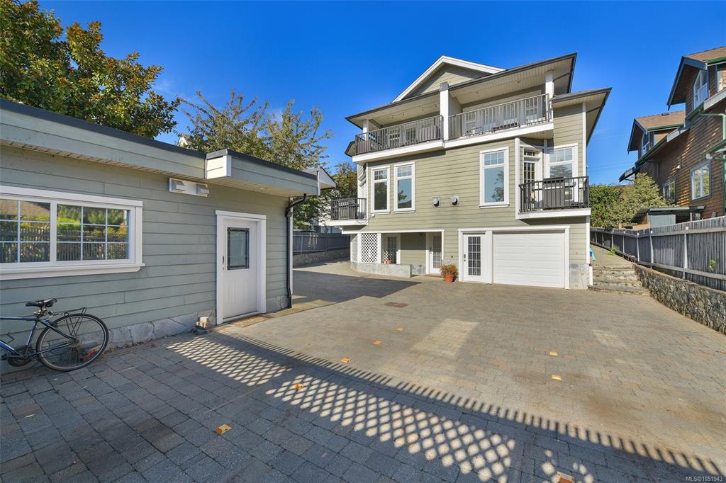 Third View of 225 Kingston St, Victoria, BC, V8V 1V5