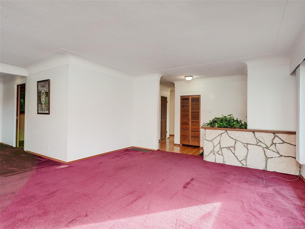 Fifth View of 1614 Richardson St, Victoria, BC, V8S 1R4