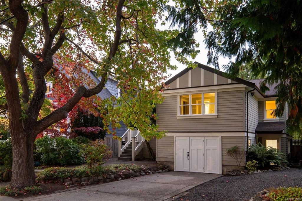 Second View of 1692 Chandler Ave, Victoria, BC, V8S 1N6