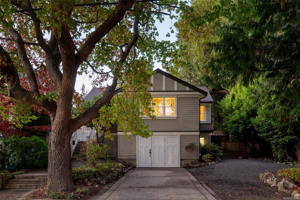 Third View of 1692 Chandler Ave, Victoria, BC, V8S 1N6