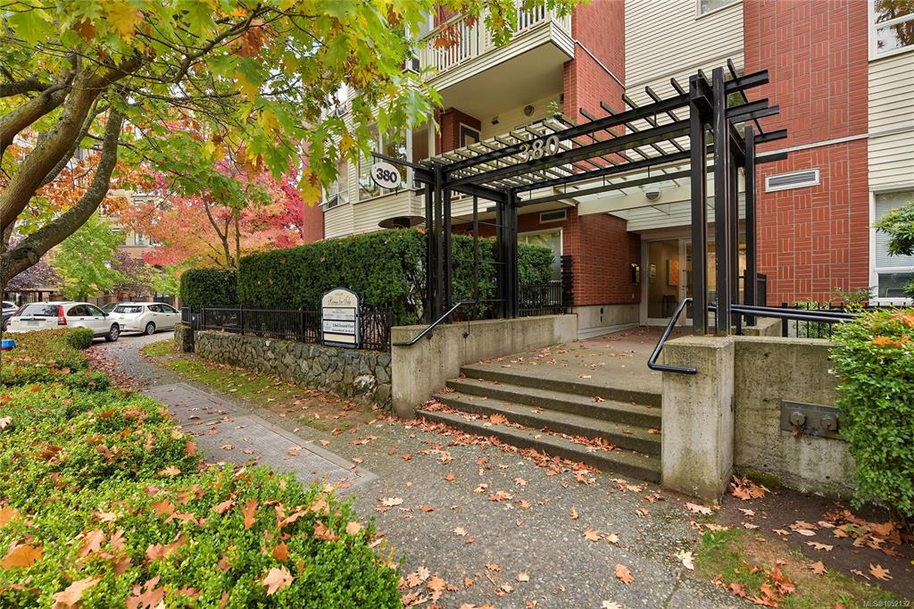 Third View of 380 Waterfront Cres, Victoria, BC, V8T 5K3