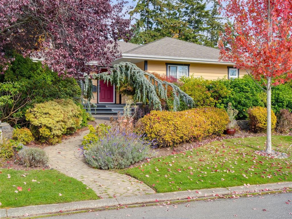 Main View of 1158 Hadfield Ave, Esquimalt, BC, V9A 5N7