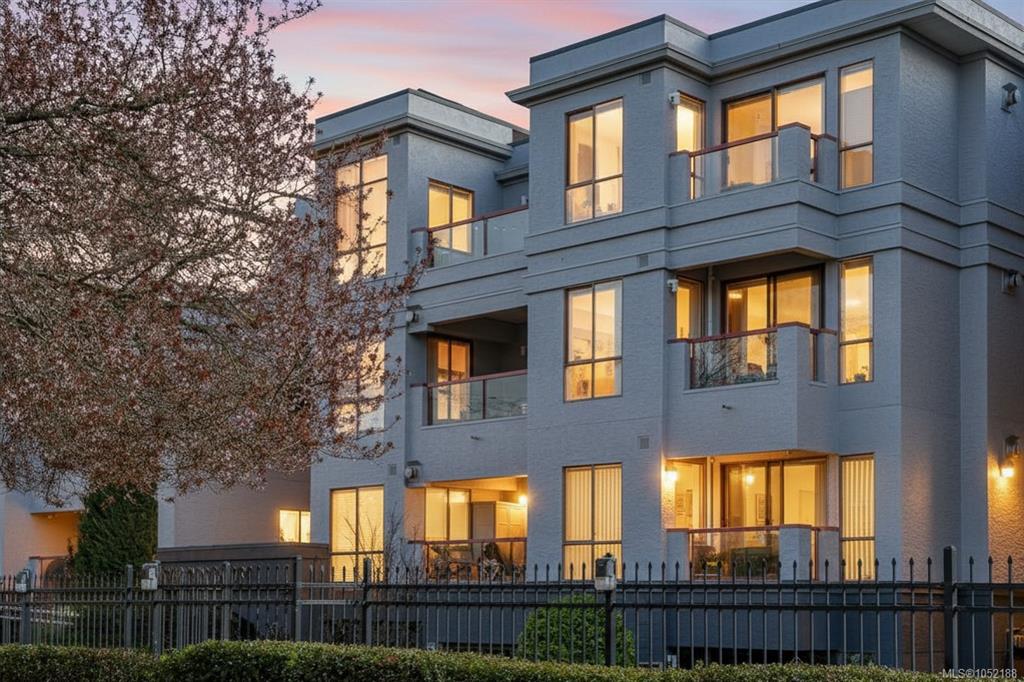 Third View of 545 Manchester Rd, Victoria, BC, V8T 5H6