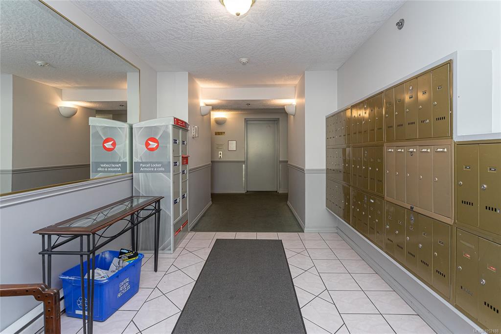 Fifth View of 545 Manchester Rd, Victoria, BC, V8T 5H6