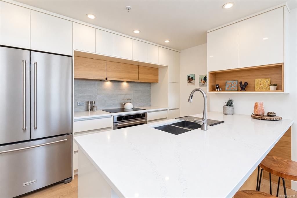 Fourth View of 989 Johnson St, Victoria, BC, V8V 0E3