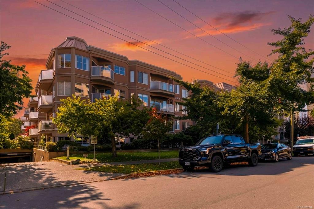 Second View of 405 Quebec St, Victoria, BC, V8V 4Z2