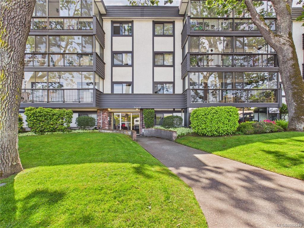 Third View of 1665 Oak Bay Ave, Victoria, BC, V8R 1B5