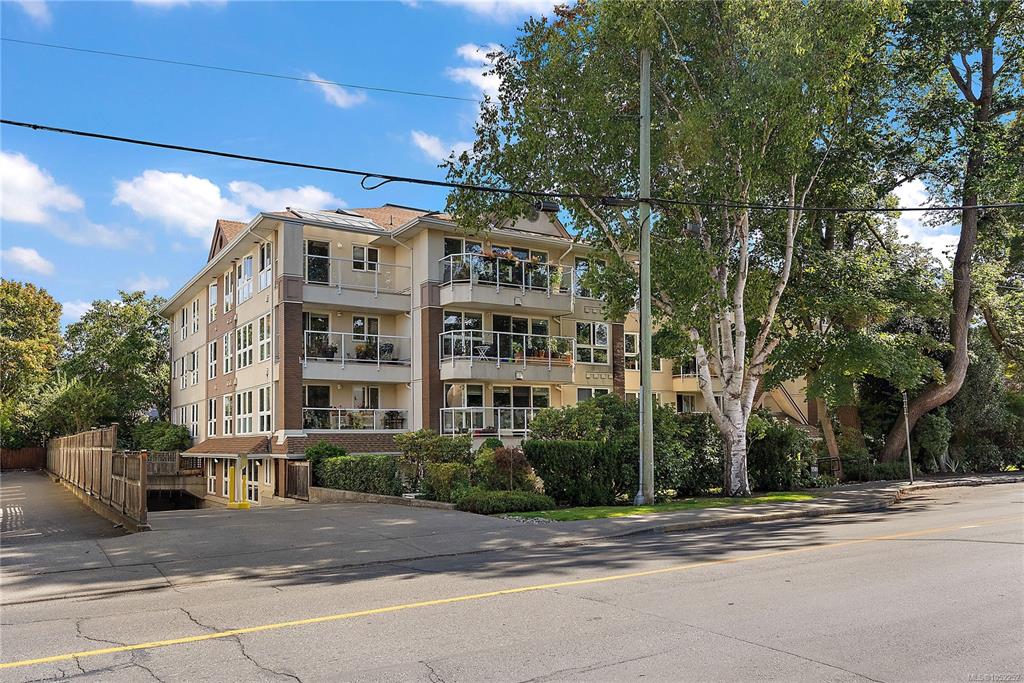 Fourth View of 1501 Richmond Ave, Victoria, BC, V8R 4P7