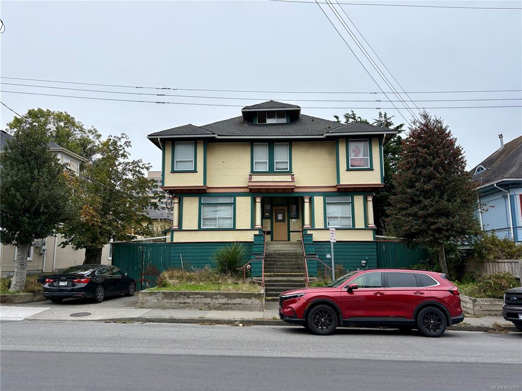 Second View of 121 Menzies St, Victoria, BC, V8V 2G4