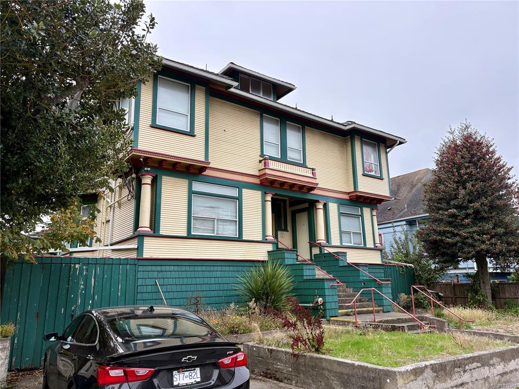 Third View of 121 Menzies St, Victoria, BC, V8V 2G4