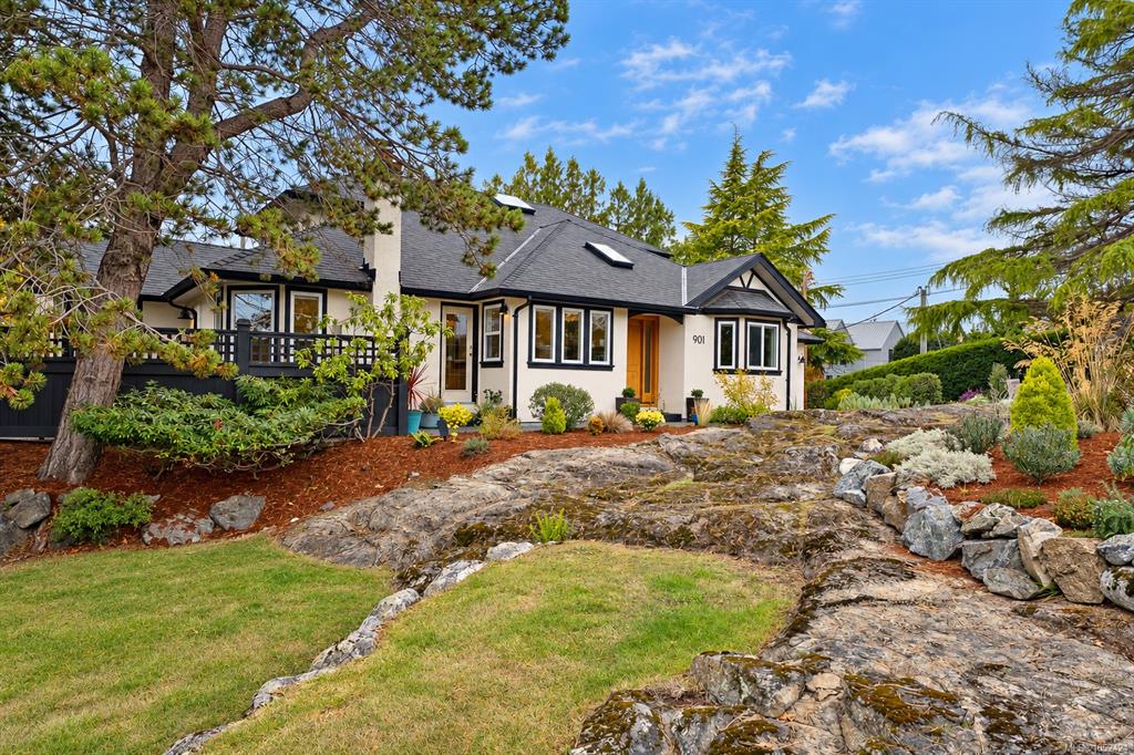 Second View of 901 Foul Bay Rd, Victoria, BC, V8S 4H9