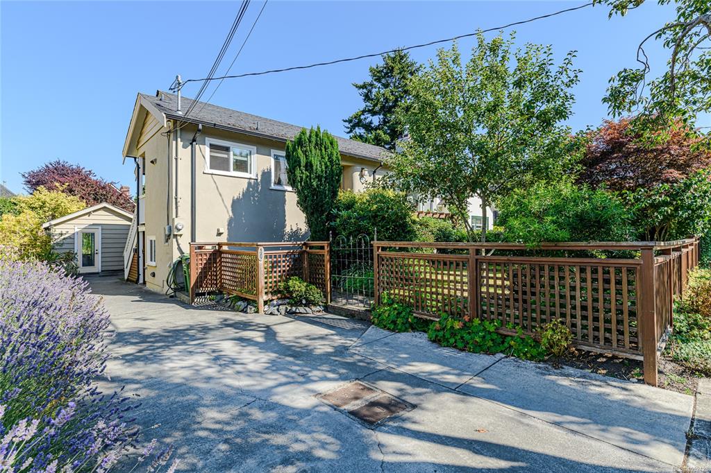 Second View of 129 Moss St, Victoria, BC, V8V 4M2