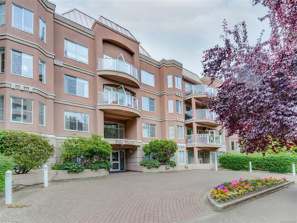 Third View of 405 Quebec St, Victoria, BC, V8V 1W6