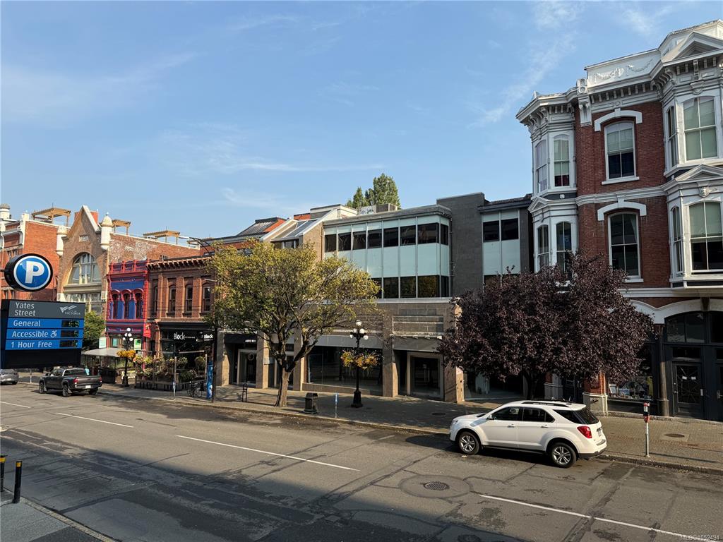 Third View of 546 Yates St, Victoria, BC, V8W 1K8