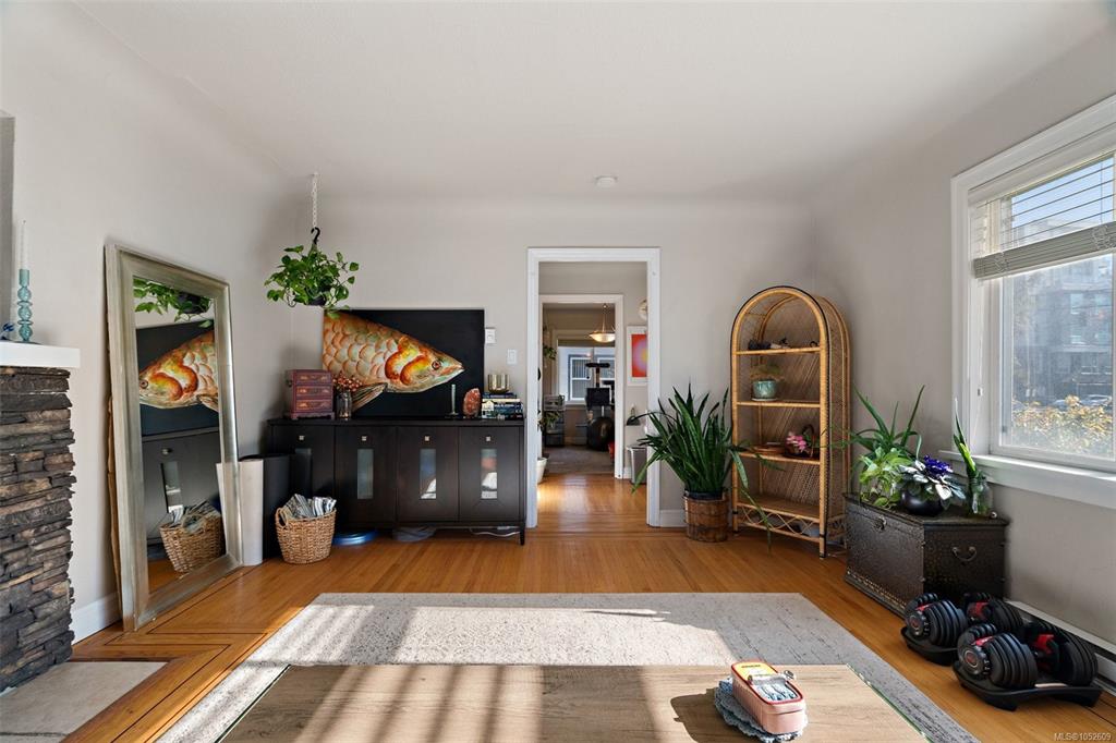Fifth View of 1230 Hillside Ave, Victoria, BC, V8X 2B2