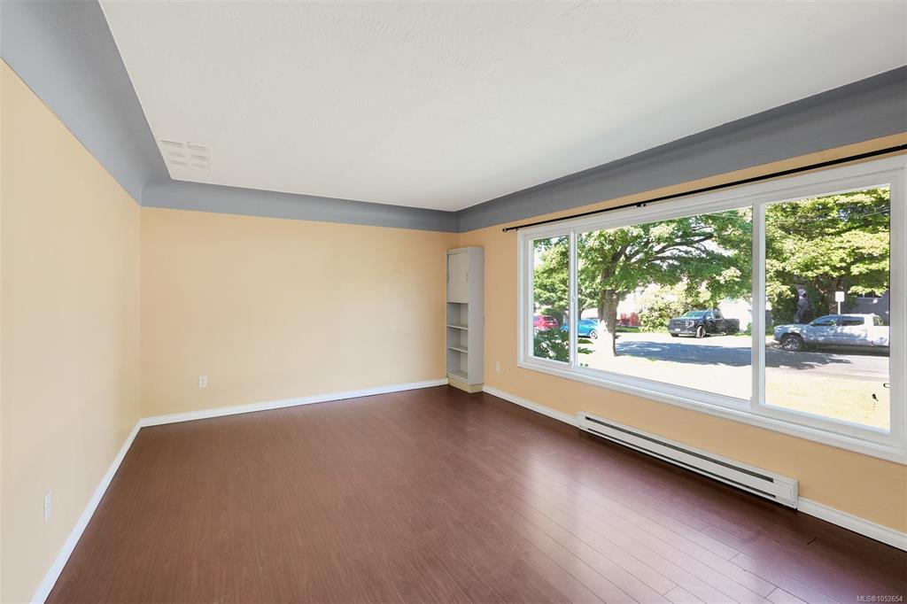Fifth View of 2550 2552 Belmont Ave, Victoria, BC, V8R 4A4