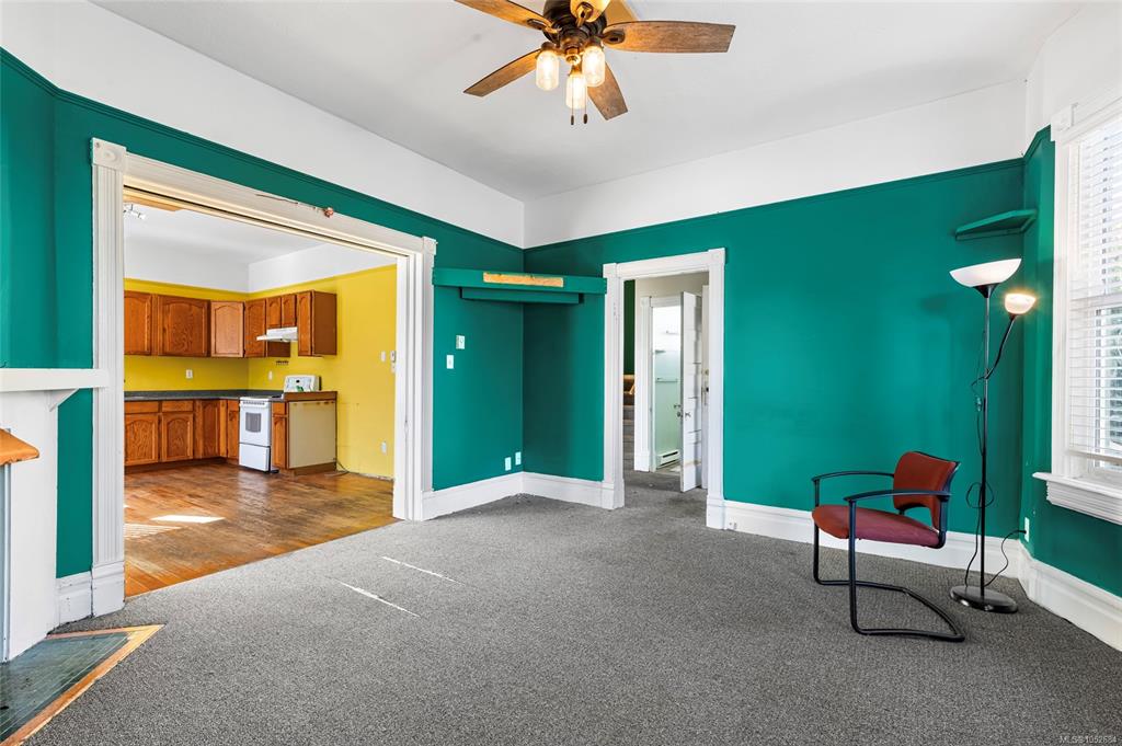 Fourth View of 2002 Chambers St, Victoria, BC, V8J 2W4