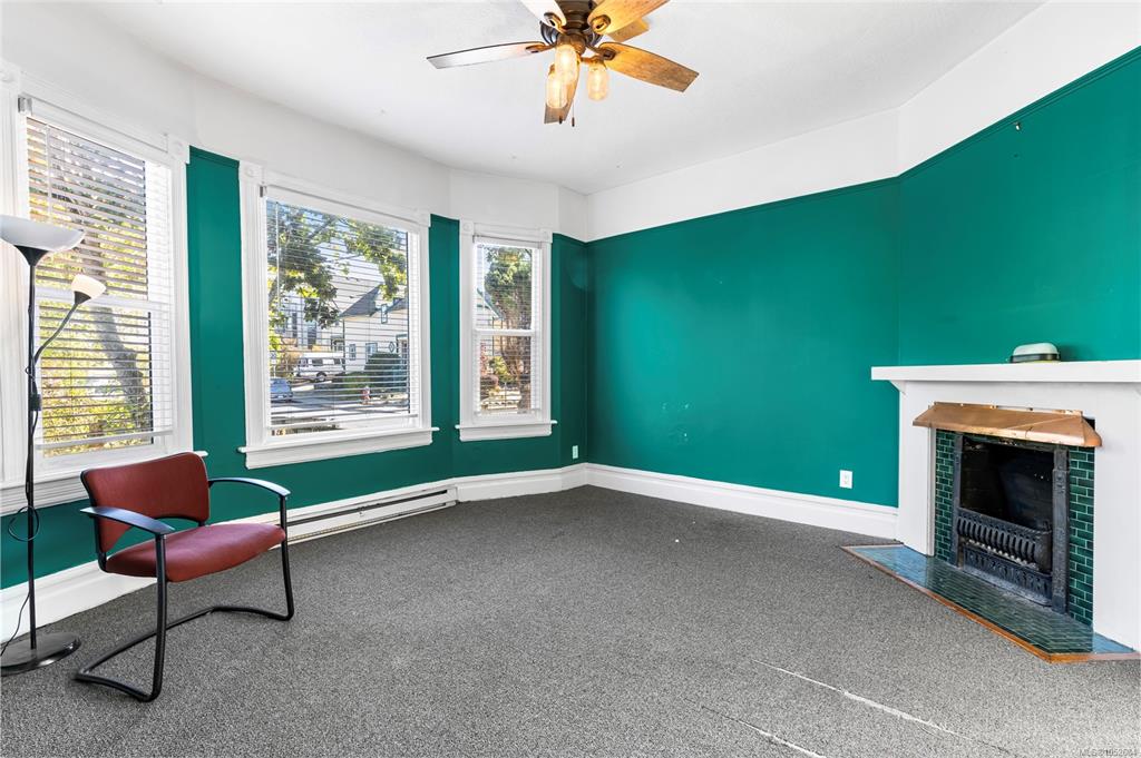 Fifth View of 2002 Chambers St, Victoria, BC, V8J 2W4