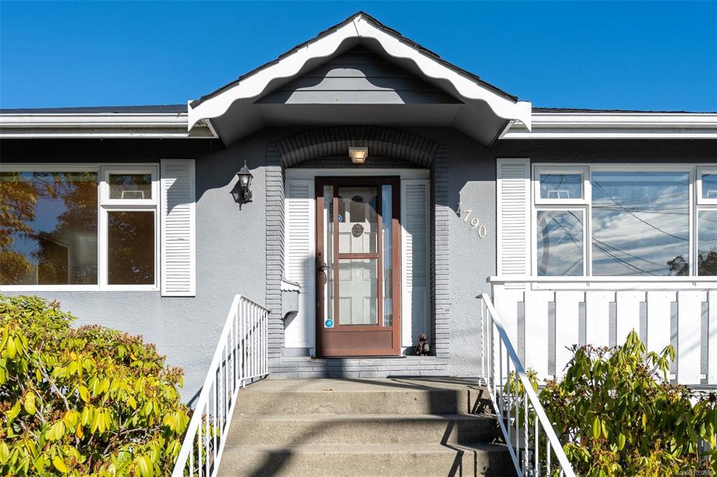 Fifth View of 1790 Denman St, Victoria, BC, V8R 1Y4