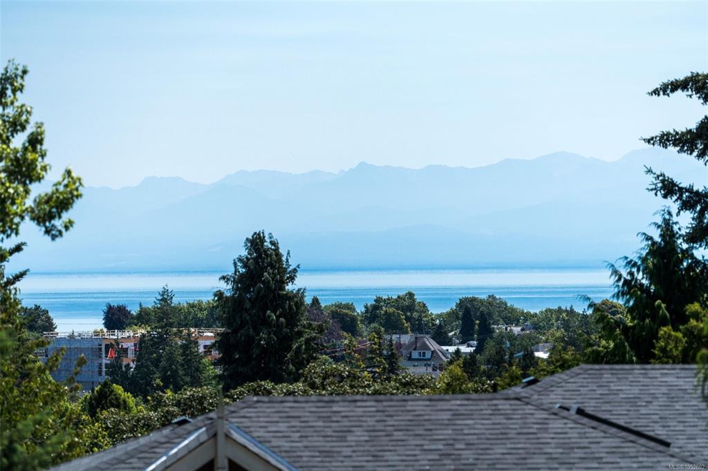 Fourth View of 1568 Montgomery Ave, Victoria, BC, V8S 1T6