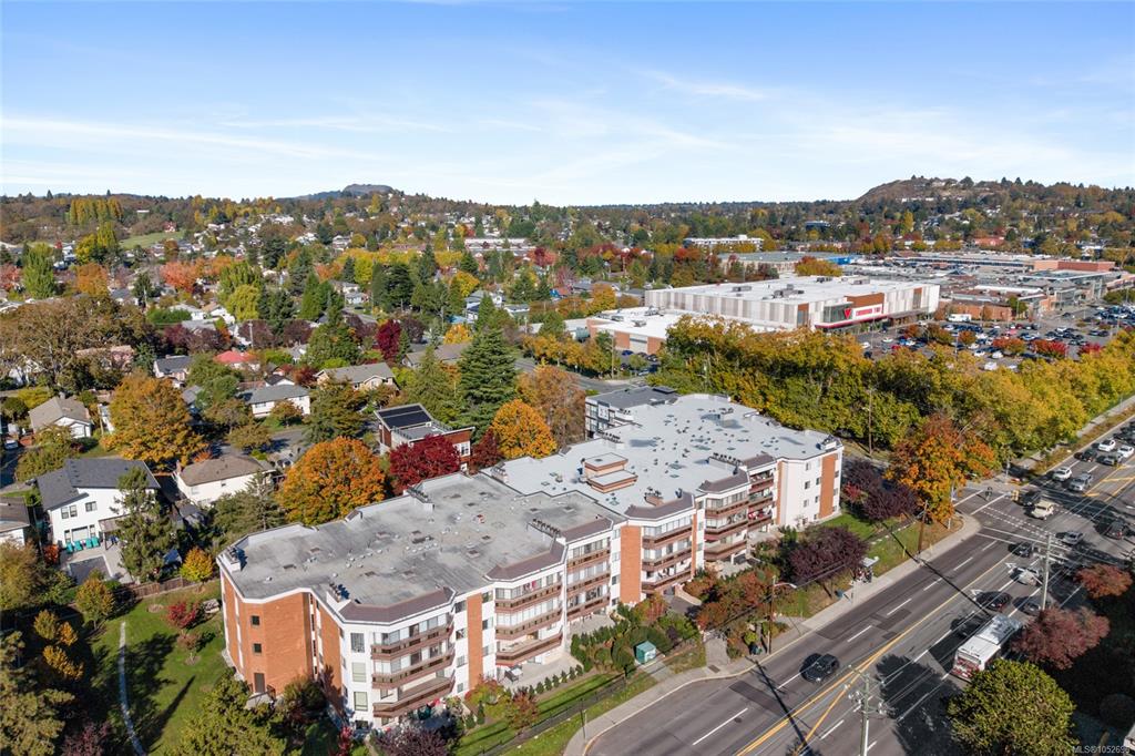 1560 Hillside Ave, 1052696, BC,
