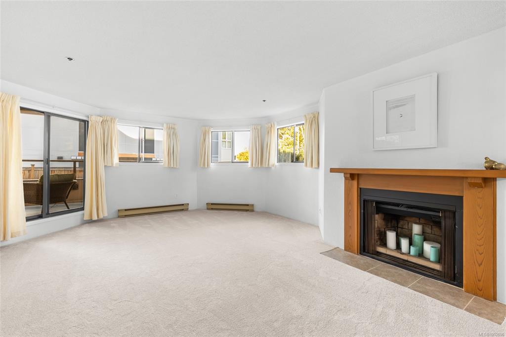 Fourth View of 1560 Hillside Ave, Victoria, BC, V8T 5B8