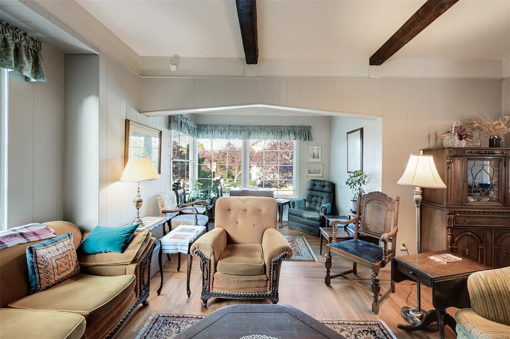 Fifth View of 145 Beechwood Ave, Victoria, BC, V8S 3W4