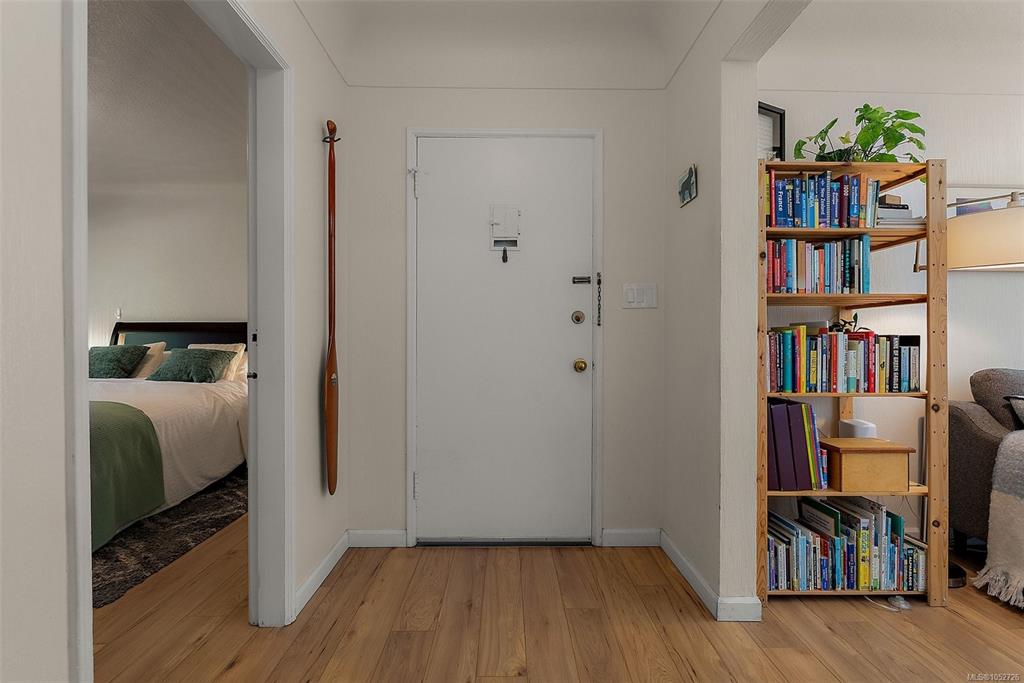 Fourth View of 373 Richmond Ave, Victoria, BC, V8S 3Y2