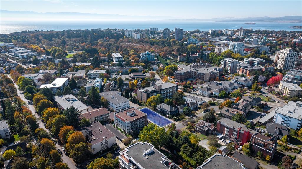 Third View of 931 Mcclure St, Victoria, BC, V8V 3E8