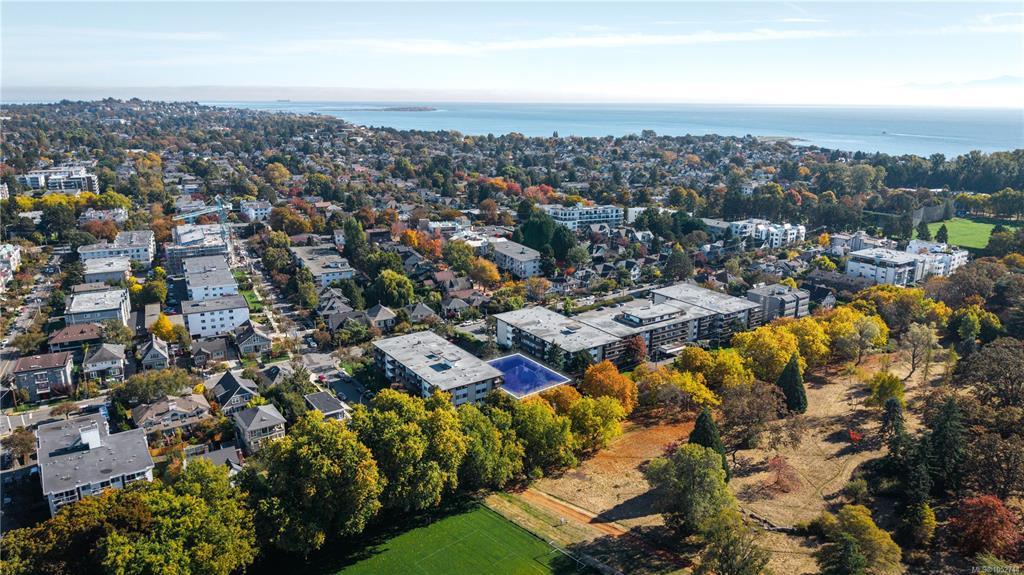Third View of 956 Heywood Ave, Victoria, BC, V8V 2Y4