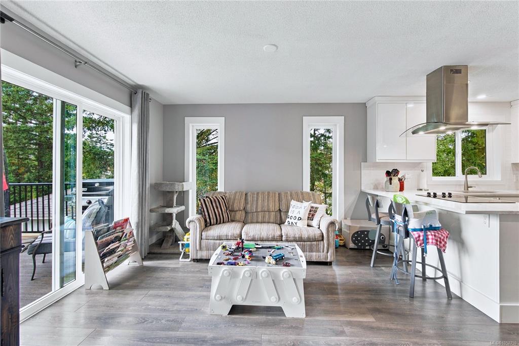 Fifth View of 530 Summit Dr, Long Lake Heights, Nanaimo, BC, V9T 5J7