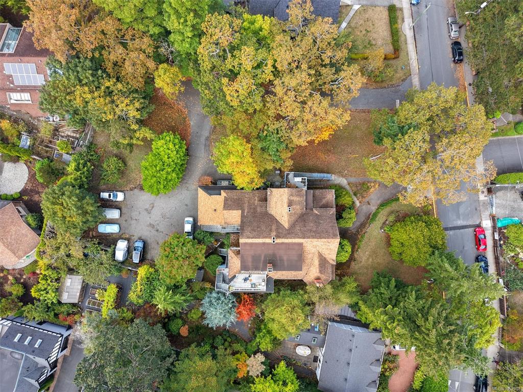 930 Pemberton Rd, 1052808, BC,