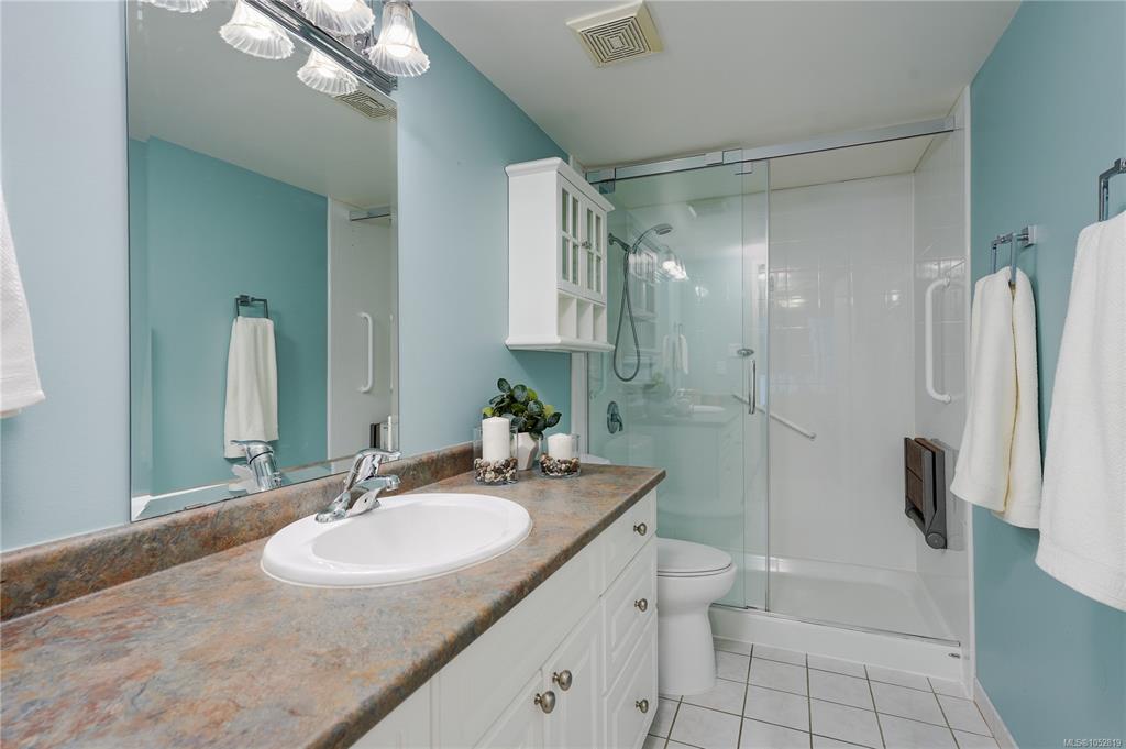 Fifth View of 1120 Fairfield Rd, Lady Jane, Victoria, BC, V8V 3A7