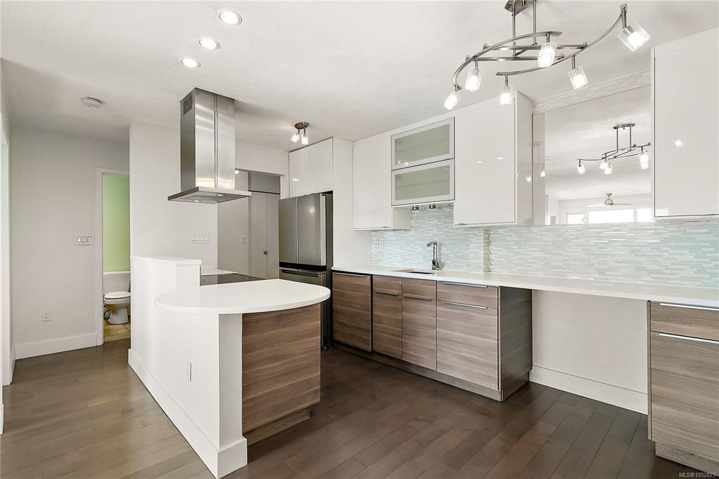 Fifth View of 105 Gorge Rd E, Victoria, BC, V9A 6Z3