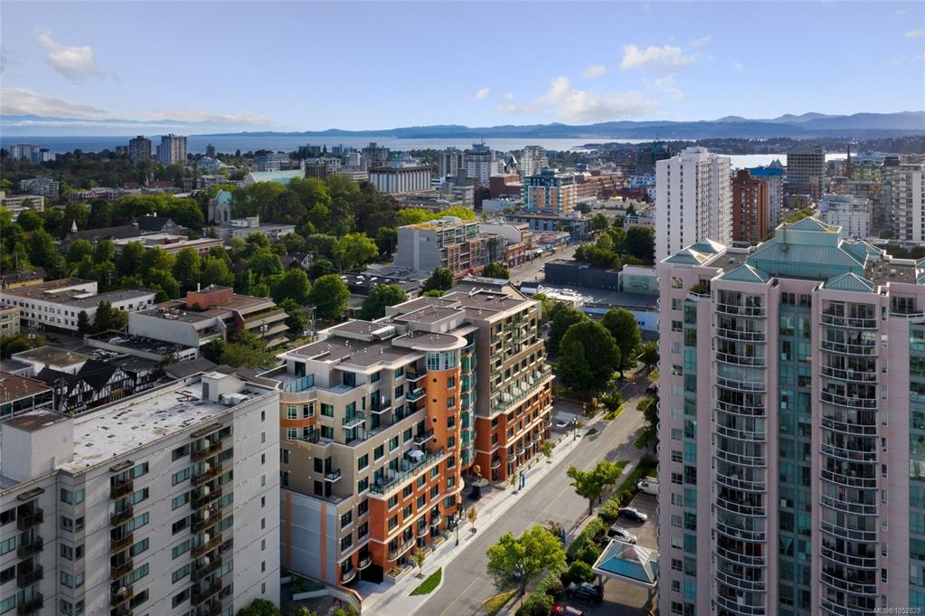 Third View of 1029 View St, Victoria, BC, V8V 4Y3