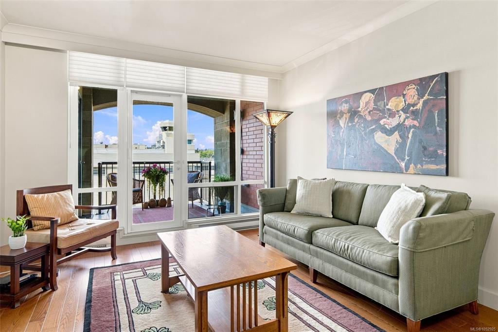 Third View of 21 Dallas Rd, Shoal Point, Victoria, BC, V8V 4Z9