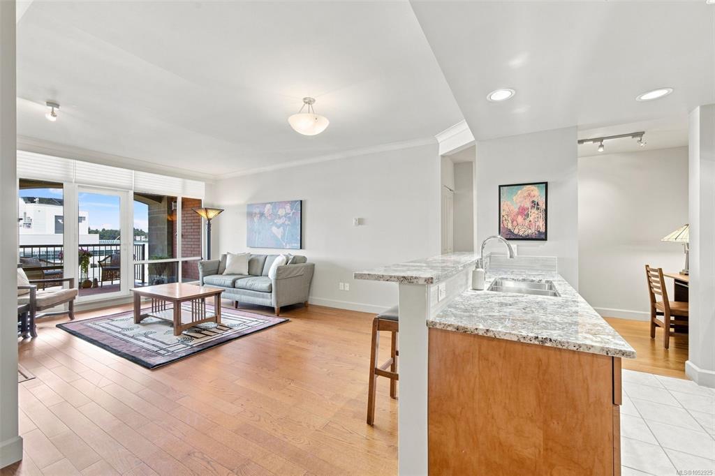 Fourth View of 21 Dallas Rd, Shoal Point, Victoria, BC, V8V 4Z9