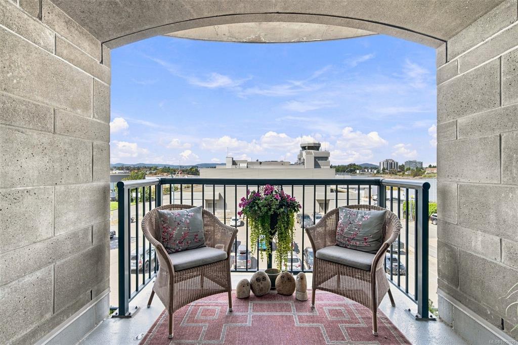 Fifth View of 21 Dallas Rd, Shoal Point, Victoria, BC, V8V 4Z9