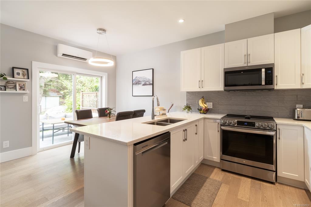 Fifth View of 3031 Jackson St, Jackson Oaks, Victoria, BC, V8T 3Z7