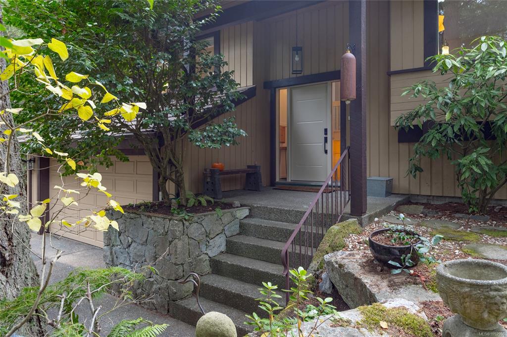 Fifth View of 1043 Pondwood Lane, Saanich, BC, V8X 4S6