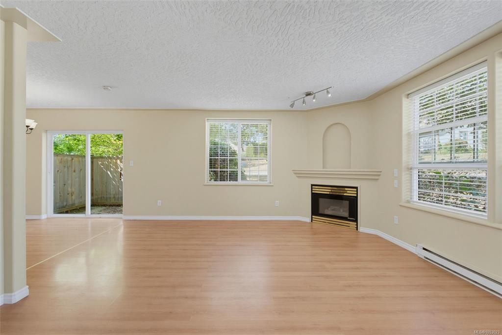Fourth View of 637 Jolly Pl, Saanich, BC, V8Z 6R9